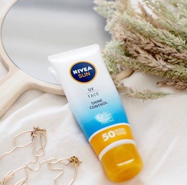 Kem chống nắng Nivea Sun UV Face Shine Control