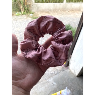 Cột tóc scunchies gấu