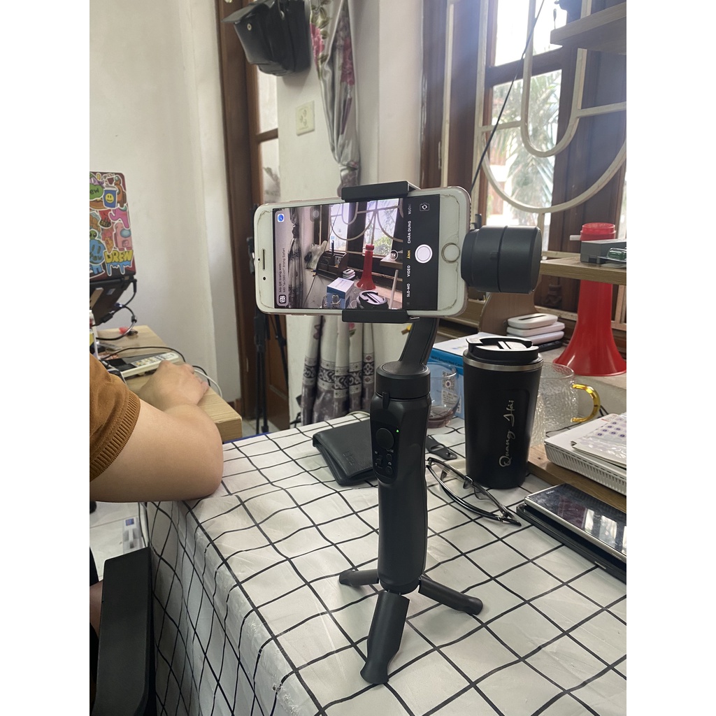 Tại Hà NộiTay Cầm Chống Rung Điện Tử Gimbal F6 Có Bluetooth - Gimbal Điện Thoại Chống Rung Có Chân Đỡ Tự Đứng
