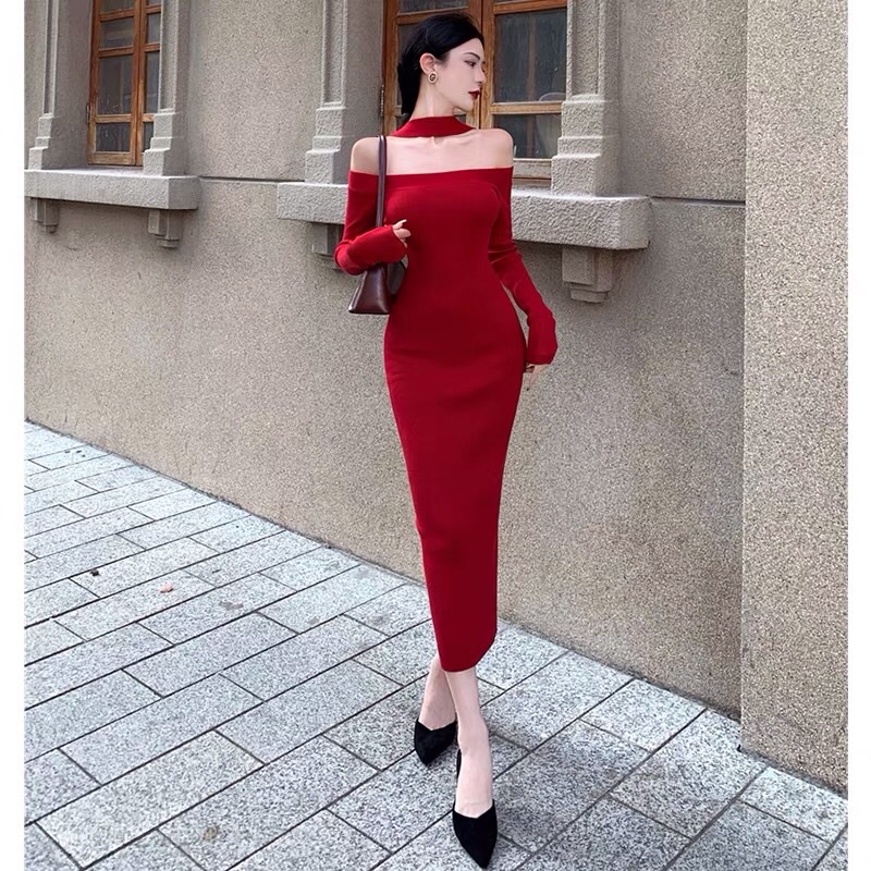 Váy len body trễ vai kèm dây đeo cổ màu đỏ đen