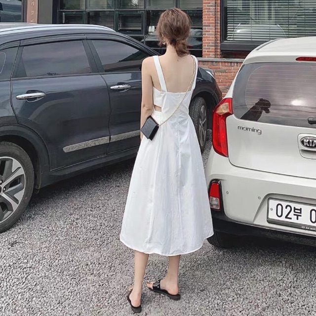(ảnh thật)(sẵn trắng S) Váy 2 dây bản to hở eo dáng xoè viền chỉ có túi ulzzang năng động diện hè đi chơi đi dạo | BigBuy360 - bigbuy360.vn