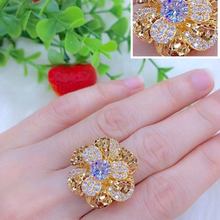 Nhẫn nữ kiểu hoa dát vàng 18k đính xoàn