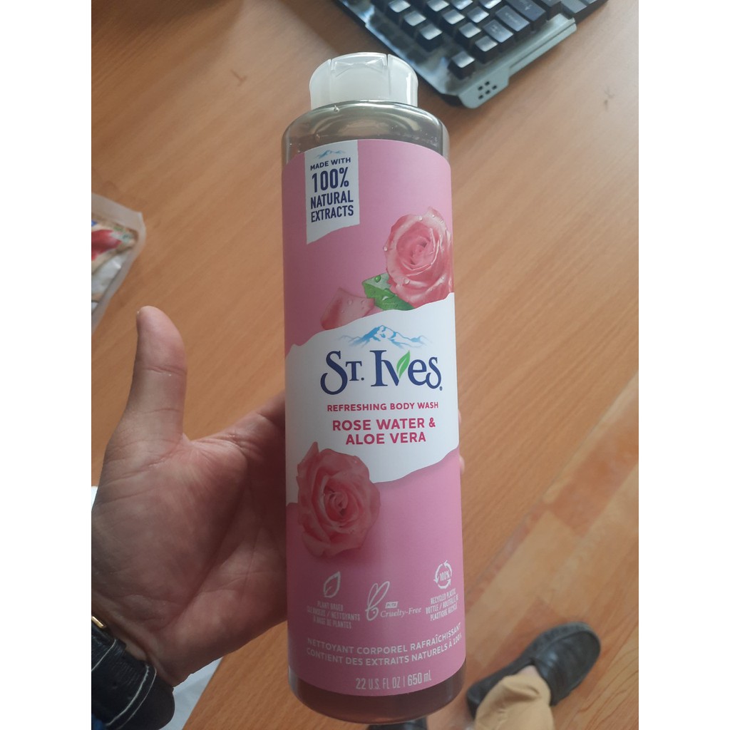 Sữa tắm dưỡng da, dưỡng ẩm tự nhiên St. Ives hương hoa hồng 650ml