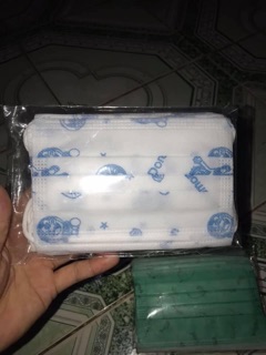 Khẩu trang trẻ em
