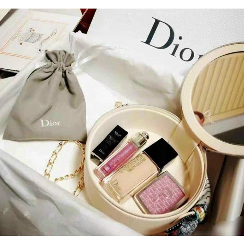 Túi gift beauty nhà DlOR dáng tròn  kèm phụ kiện xích