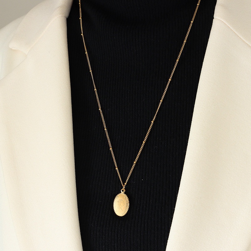 Dây Chuyền Thép Titan Mạ Vàng 18k Mặt Hình Oval Thời Trang Cho Nữ