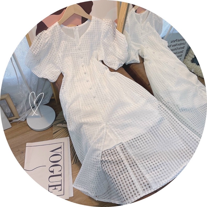 Đầm trắng xốp ô nút bọc