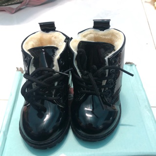 Giày boot da bóng