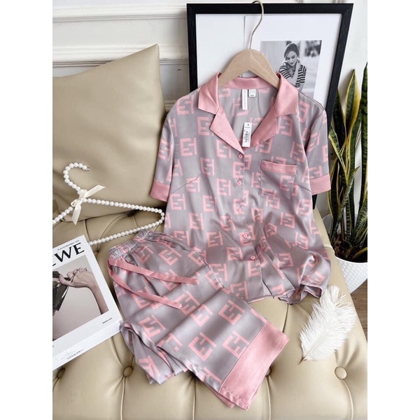 Pyjama lụa Vic cao cấp xịn sò kèm túi giấy hãng sản xuất trên nền vải lụa đắt nhất