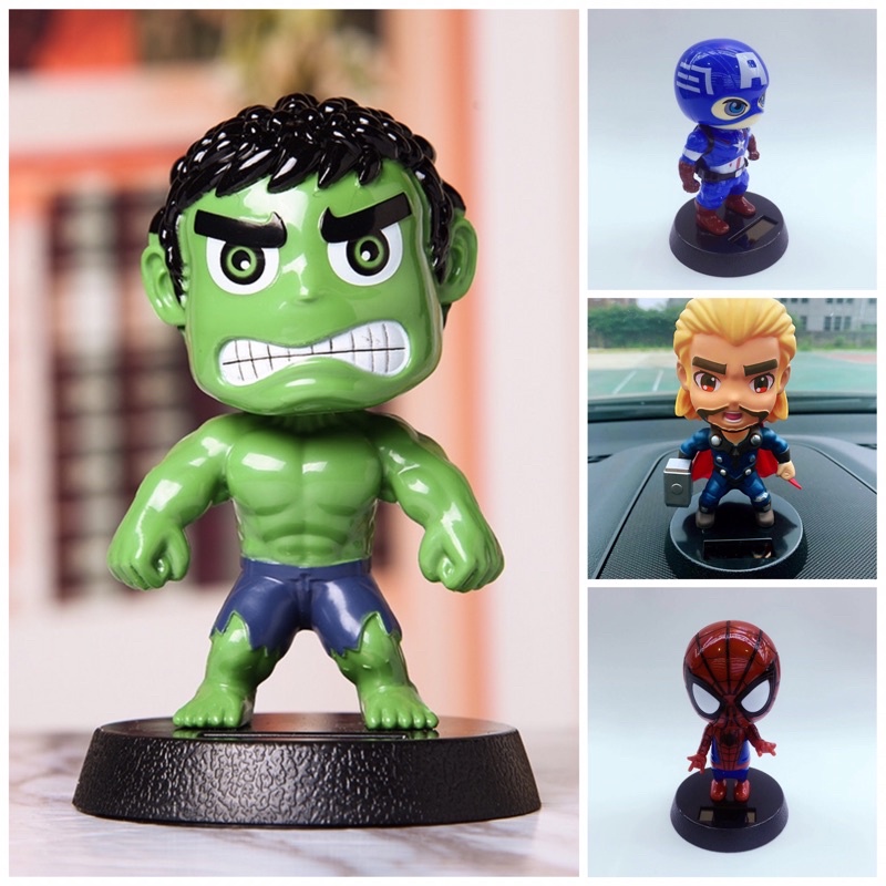 Mô hình siêu anh hùng Marvel lắc đầu sử dụng năng lượng mặt trời trang trí taplo ô tô