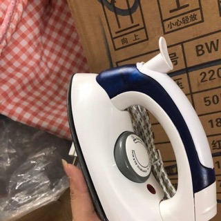 Bàn ủi mini hơi nước gọn nhẹ