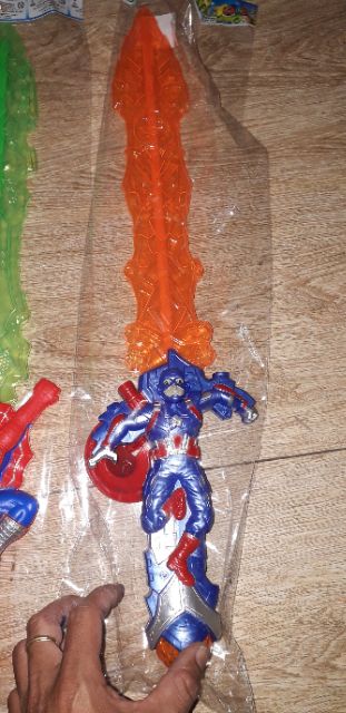 Mô hình 1 thanhkiếm dài 60cm bằng nhựa có nhạc và đèn led rất đẹp kèm pin