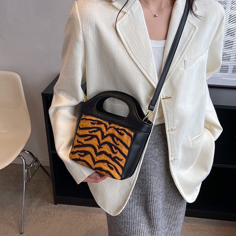 Túi đeo chéo vai IELGY kiểu xô kiểu dáng thiết kế niche độc đáo cho nữ