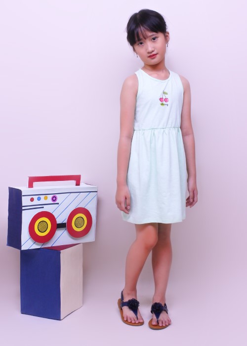 Đầm bé gái khoét lưng thun xanh ngọc Jadiny