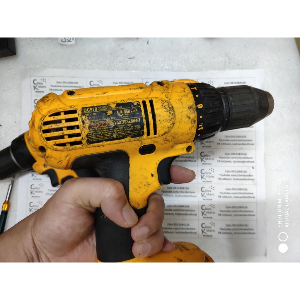 Đế chuyển chân khoan, vit Dewalt 18V NiCD/NiMH đầu đút sang dùng pin cài Makita