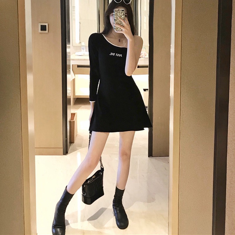 Đầm tay dài hoạ tiết chữ thiết kế trễ vai phong cách Hàn Quốc quyến rũ | BigBuy360 - bigbuy360.vn