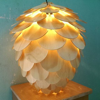 Đèn gỗ trang trí quả thông cánh tròn
