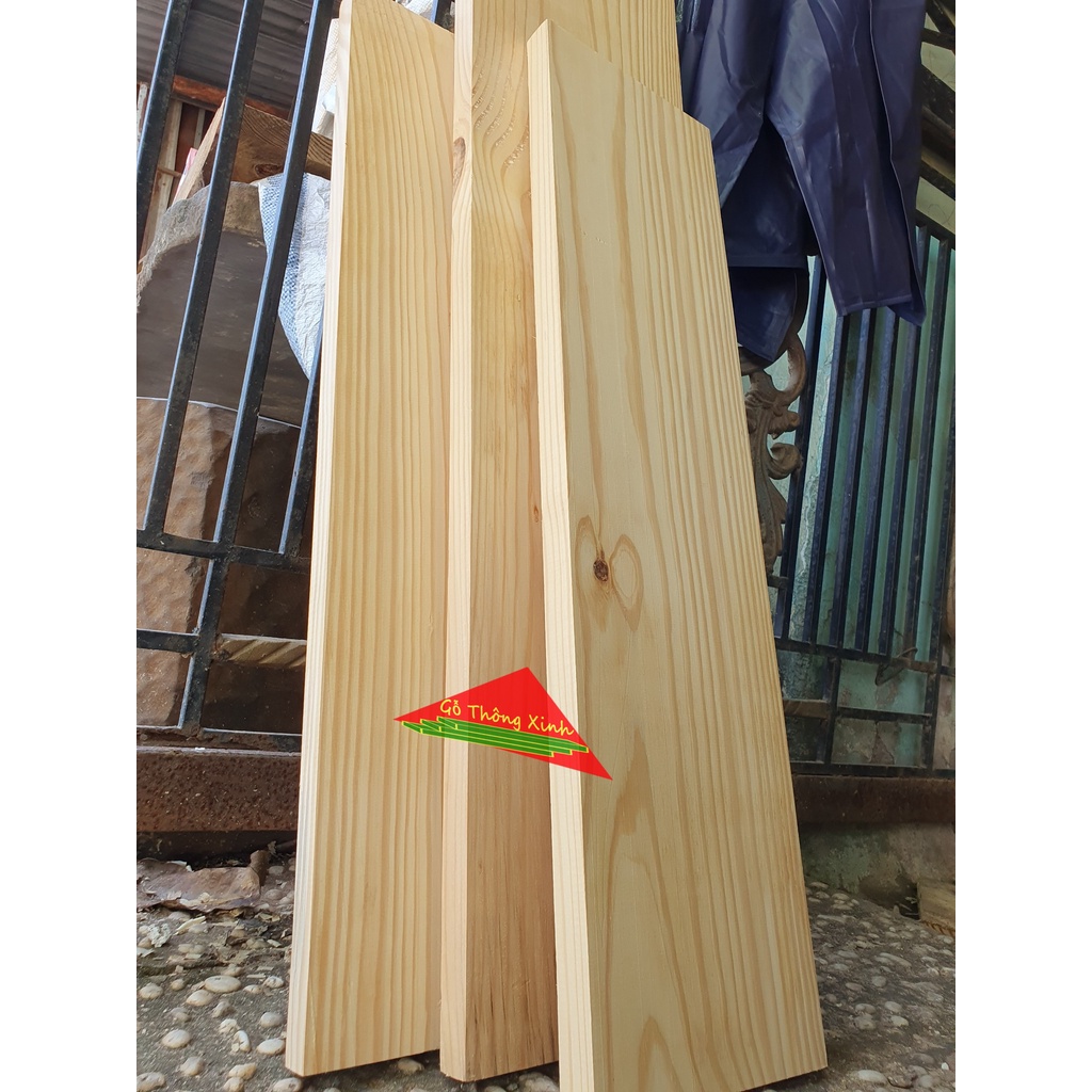 Tấm gỗ thông rộng 24cm, dài 80cm, dày 3cm thích hợp dùng làm bậc cầu thang, xích đu,làm kệ, làm mặt bàn,DIY