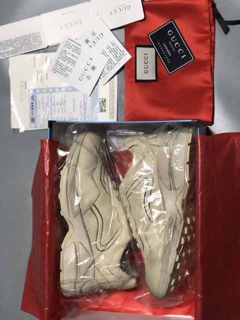 Giày cao cấp trơn bản bẩn sale+full phụ kiện