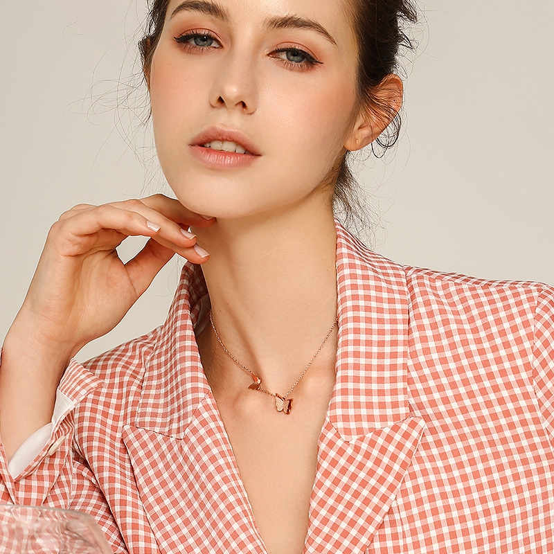 Dây chuyền MAYEBE LAVEND bằng thép titan mặt hình bướm