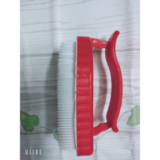 Bàn chải vệ sinh cứng có tay cầm hình bàn là