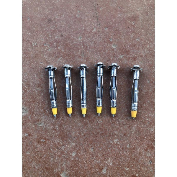 Vít nở thạch cao