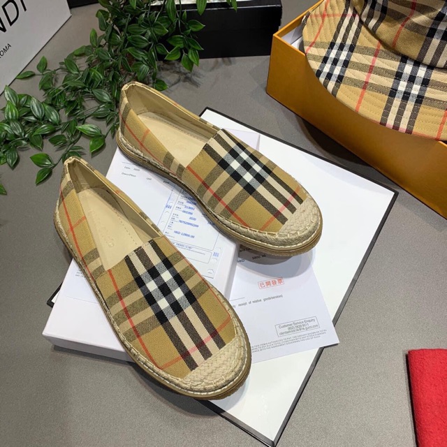 Giày slipon kẻ brr fullbox
