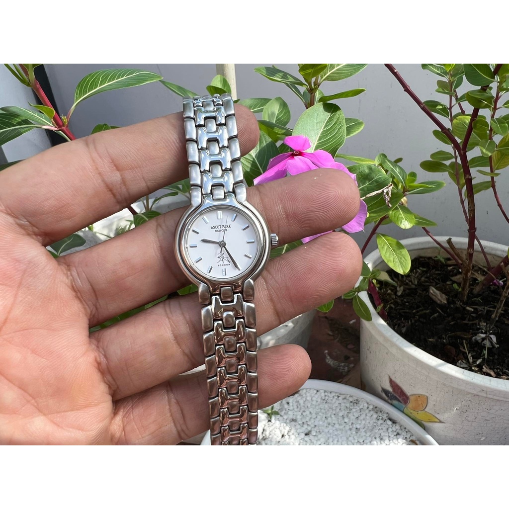 Đồng hồ nữ POLO hàng chính hãng japan mới 95% . toàn thân sáng bóng lên tay rất đẹp