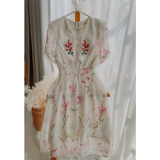 ĐẦM TRẮNG HOA CỔ THÊU
