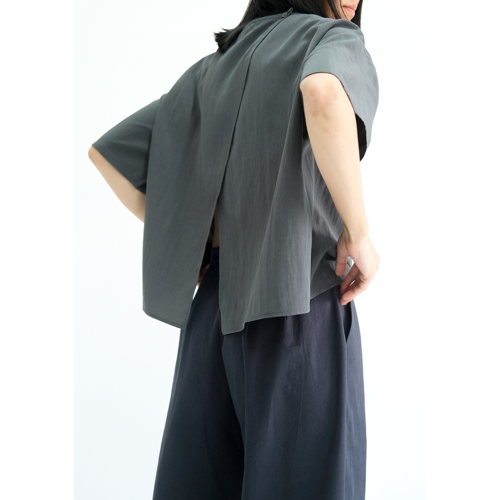 Two-way wrapped blouse - Áo kiểu tay ngắn form rộng, sẻ tà sau lưng chất vải rủ mềm mịn sang trọng mát mẻ