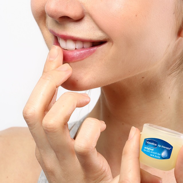 ❤ [Date 5/2023] Sáp dưỡng môi Vaseline Lip Therapy Original 7g, Môi mềm mượt khỏe đẹp