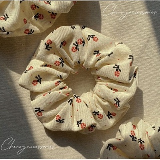 Dây buộc tóc,cột tóc scrunchie họa tiết hoa nhí đỏ