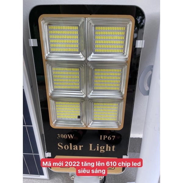 Đèn năng lượng mặt trời 300W chuyên đèn đường chiếu sáng, sân vườn dung lượng pin 48.000Mah sáng liên tục 15 tiếng