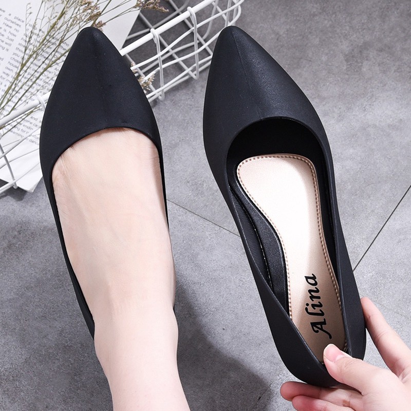 Giày búp bê nữ đen trơn kiểu dáng đơn giản có 2 màu | BigBuy360 - bigbuy360.vn