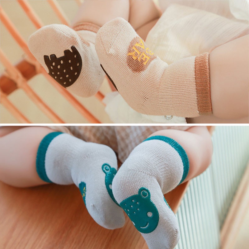Vớ ngắn mềm mại chống trượt in chữ dễ thương cho bé