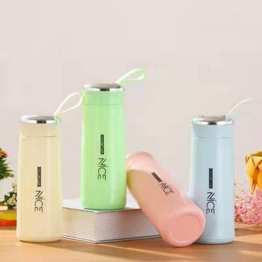 Bình nước Nice 400ml Lõi Thủy Tinh Bọc Nhựa Lúa Mạch Có Dây Sách Tiện Dụng