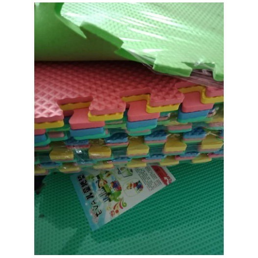 Thảm xốp ghép màu kích thước 60x60cm lót nền trải sàn
