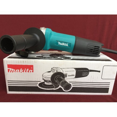 Máy Cắt Cầm Tay Makita 9556HN_840W