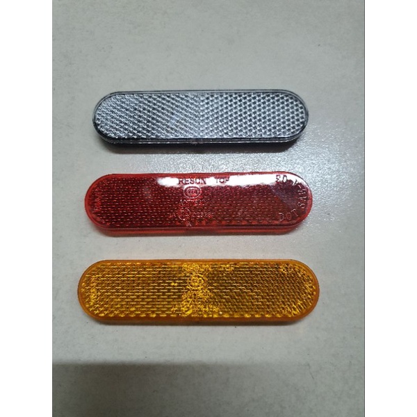 Mắt mèo dán phía sau dè xe vespa sprint , primavera và vespa S