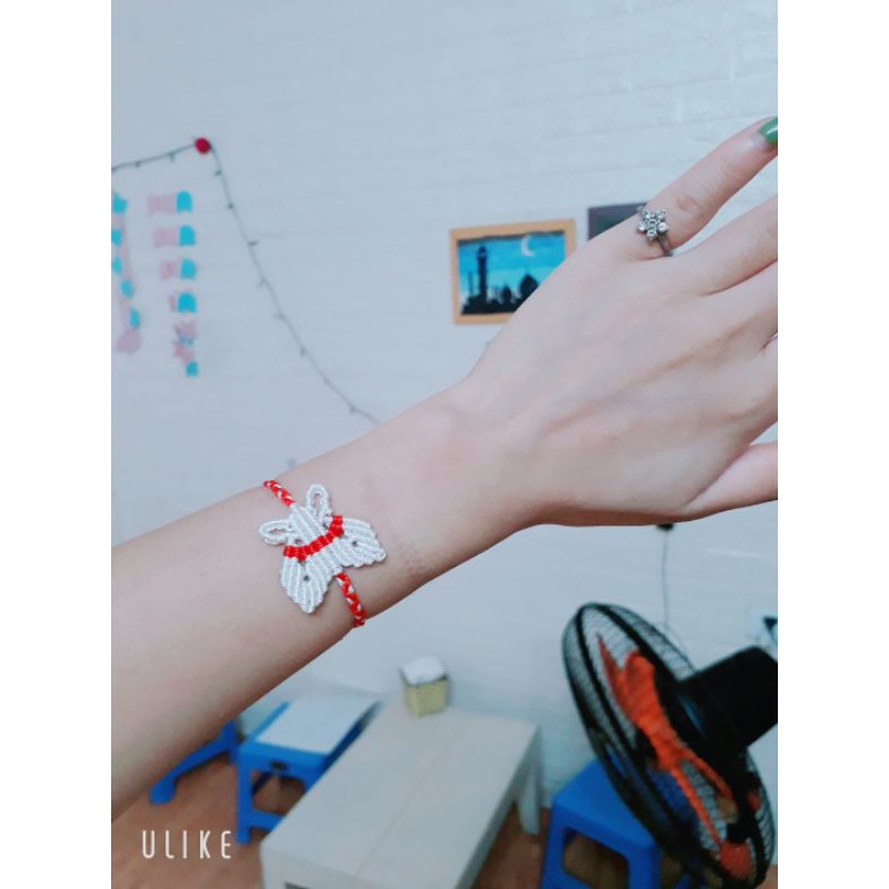 Vòng tay mặt nạ cánh bướm