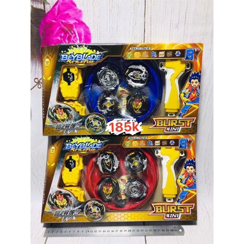 Hộp sàn đấu và 2 con quay beyblade bản giới hạn