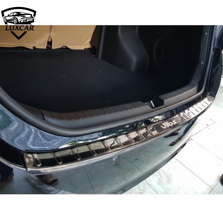 Ốp chống trầy xước cốp xe TOYOTA VIOS 2019-2021 - LUXCAR chất liệu INOX-TITAN cao cấp