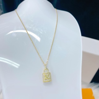 Dây chuyền titan mặt khoá Lv - mạ vàng ko đen
