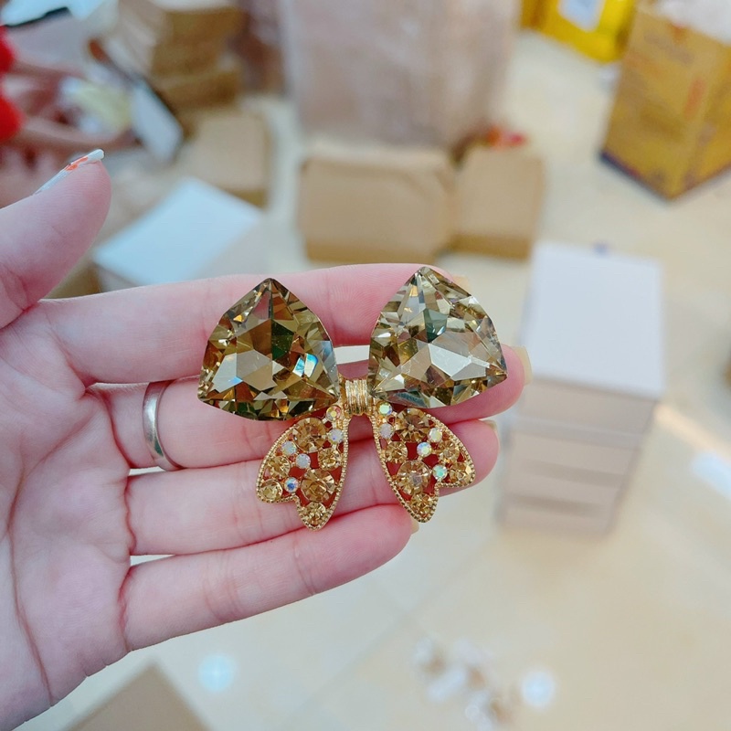 charm nơ lẻ