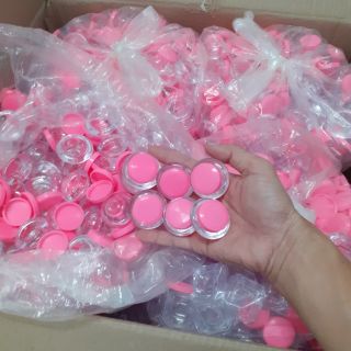 Combo 100 hũ nhựa chiết mỹ phẩm 3gram, hũ trắng trong, nắp hồng, giá 160.000 đồng, sản phẩm dùng thường xuyên ở spa
