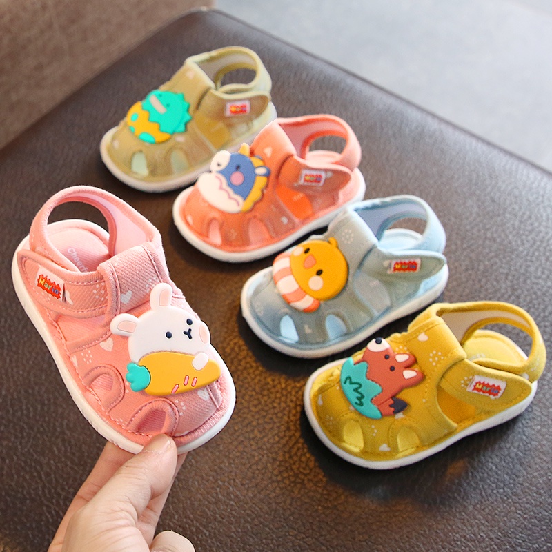 Sandal tập đi cho bé đế mềm chống trơn trượt có kèn kêu tít tít