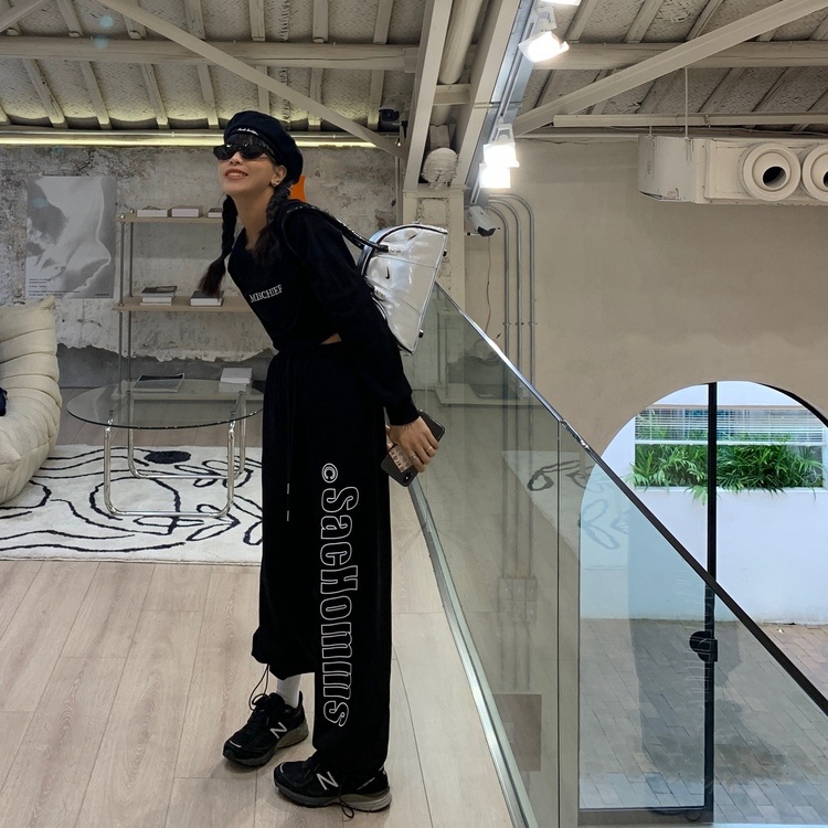 Quần thể thao cho nữ lưng cao ống rộng màu đen phong cách đường phố cổ điển