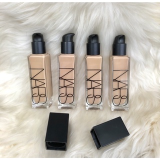 Kem nền NARS Natural Radiant Longwear