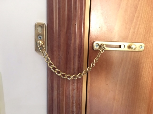 Chốt khoá an toàn bên trong nhà, chốt cửa dây xích, khoá cửa dây xích an toàn cho người trong nhà chống cướp