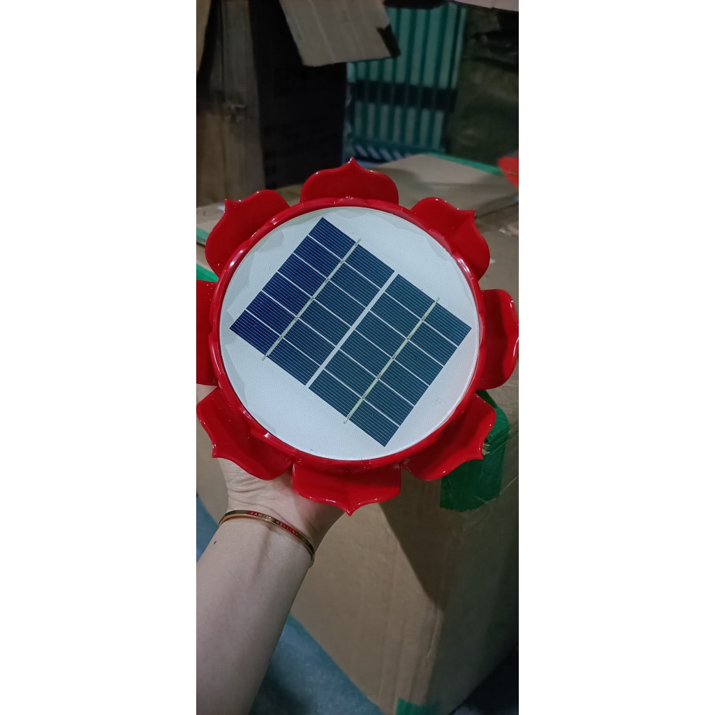 Máy niệm Phật hoa sen năng lượng mặt trời